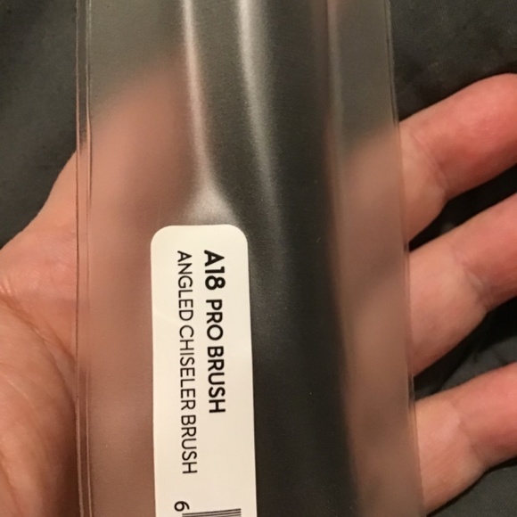 Anastasia Beverly Hills chisel brush bnib - Picture 5 of 5